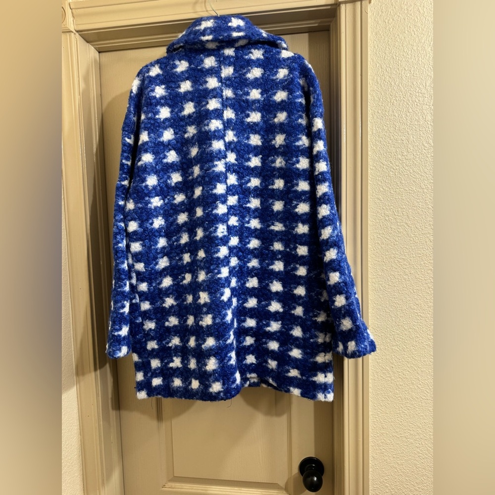NWT Active USA Stylish Blue and White Fluffy Jacket - Picture 6 of 10